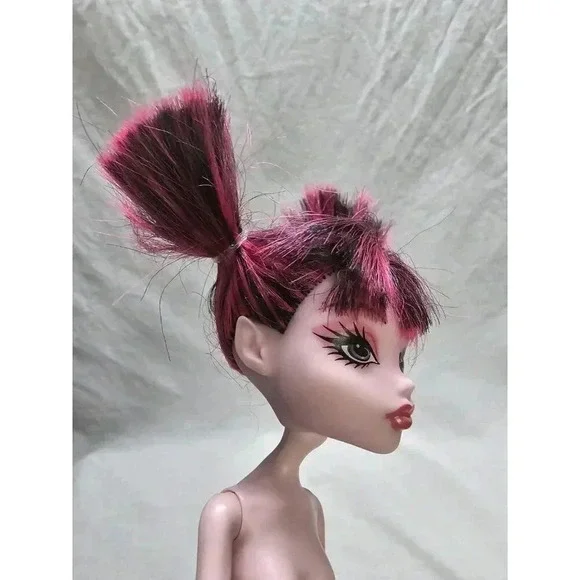 Monster High Dead Tired DRACULAURA Doll- Two Right Hands- Nude- READ - Picture 4 of 11